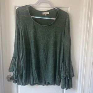 Flutter sleeve distressed top